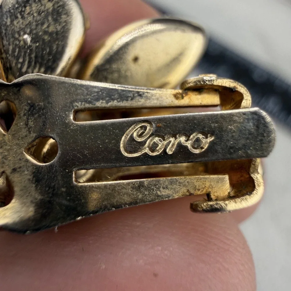 Vintage‎ Coro Clip On Earrings Gold Tone Rhinestone Signed Flowers